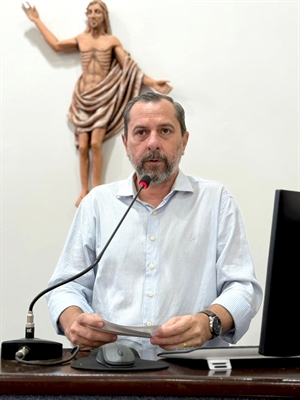Nas mãos (e na cabeça) do presidente da Câmara, Daniel David, a missão de disciplinar o excesso de viagens dos vereadores e acompanhantes. (Foto: Assessoria)