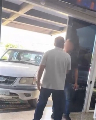 Em fevereiro, um morador invadiu a Câmara com sua caminhonete e, desde então, vereadores cobravam a contratação de seguranças (Foto: Arquivo pessoal)