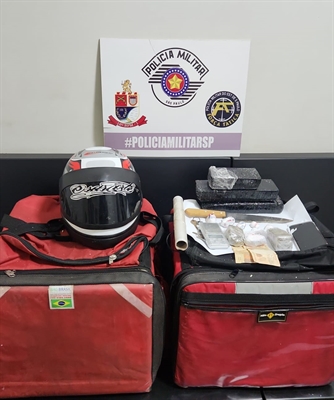 Traficante que se disfarçava de entregador delivery para a venda de drogas na cidade foi preso com 2kg de maconha (Foto: Divulgação)