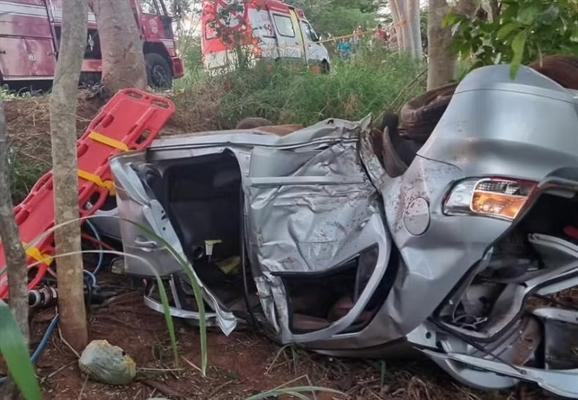  Uma família inteira perdeu a vida em um acidente de carro numa rodovia da região; pai, filha e genro morreram na hora (Foto: Reprodução)