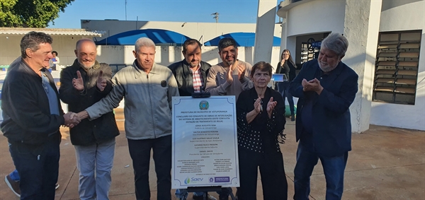 O prefeito Jorge Seba e o então superintendente da Saev, Gustavo Vilela, entregaram juntos a obra na manhã desta quarta-feira (Foto: A Cidade)