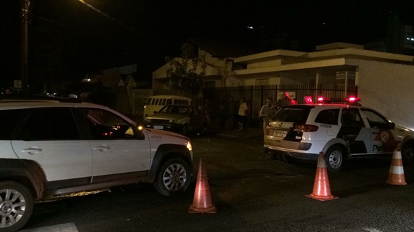 Dois carros colidiram no cruzamento das ruas General Osório e Tocantins na noite desta terça-feira (22)   