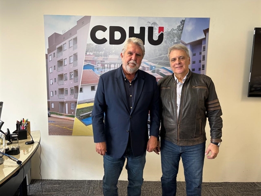 Jorge Seba se reuniu com o diretor de Engenharia e Obras da CDHU Silvio Vasconcelos, que apresentou a data para concluir a obra (Foto: Prefeitura de Votuporanga)