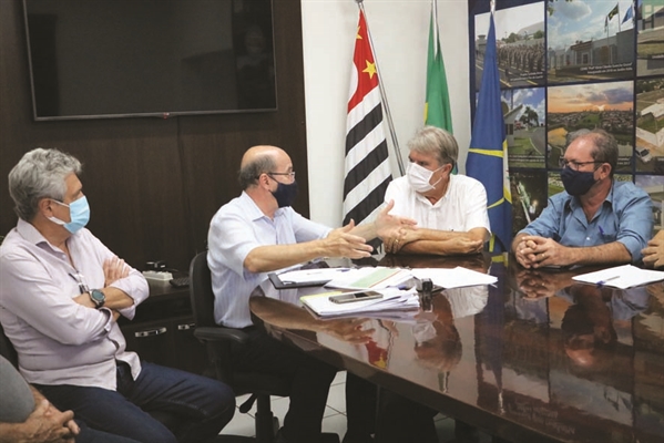O prefeito João Dado recebeu o futuro prefeito Jorge Seba. O assunto foi a transição de governo (Foto: Prefeitura de Votuporanga)