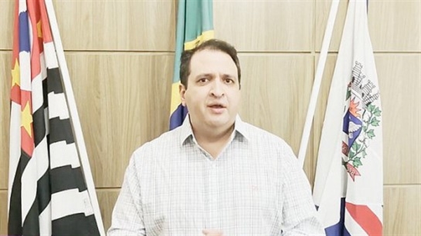 No vídeo, o prefeito disse que o município registrou mais quatro mortes por Covid no final de semana (Imagem: Reprodução/Redes sociais)