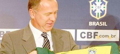 Mano assume seleção e faz primeira convocação 