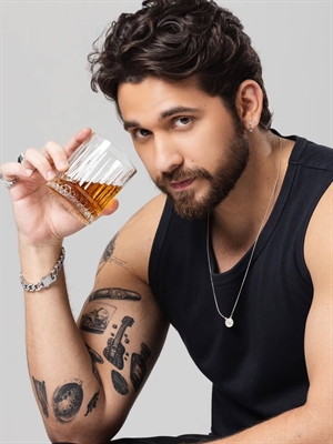 Gustavo Mioto (Foto: @leosaucer/Reprodução Instagram Gustavo Mioto)