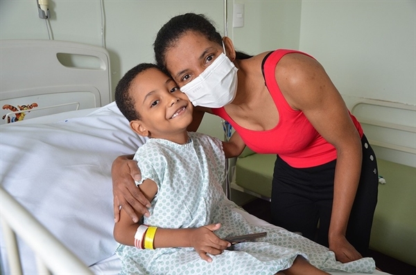 O menino passou 21 dias internado e chegou a ficar em estado grave (Foto: Divulgação/do Hospital Unimed São Domingos)