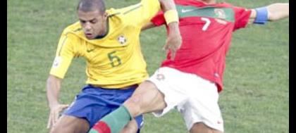 Felipe Melo e Julio Baptista devem estar a disposição