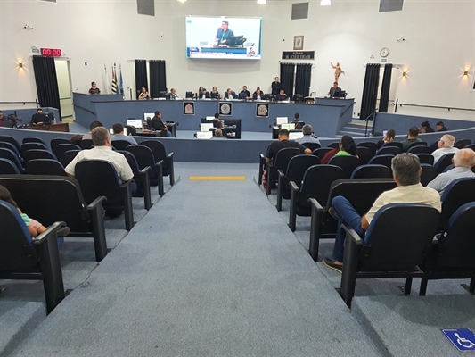 Os vereadores irão votar cinco projetos na sessão de segunda-feira, dentre eles estão recursos para renovar a frota da Saev (Foto: A Cidade)