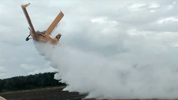 As asas quebraram e o avião caiu, mas votuporanguense conseguiu sobreviver (Foto: Reprodução redes sociais)