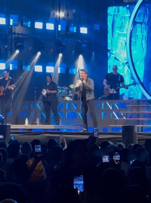 Com casa cheia, Assary celebra 61 anos em grande estilo ao som de Daniel (Foto: A Cidade)