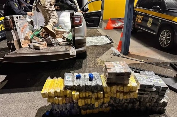 O motorista afirmou aos policiais que transportava a droga do Mato Grosso do Sul para Minas Gerais (Foto: Divulgação)