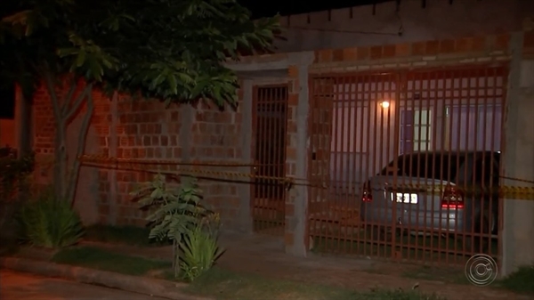 Crime aconteceu dentro da casa onde a idosa mora no bairro Solidariedade em Rio Preto — Foto: Reprodução/TV Tem
