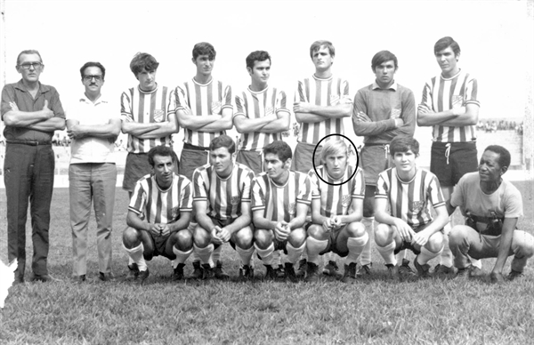 No detalhe Silvio Ferrari no time do amador da Votuporanguense no ano de 1970. Ele partiu no último fim de semana. (Foto: A Cidade)