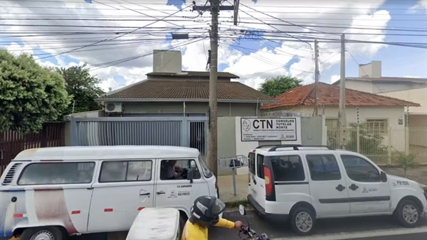 Um boletim de ocorrência foi registrado e a adolescente foi acolhida pelo Conselho Tutelar (Foto: Google Street View)