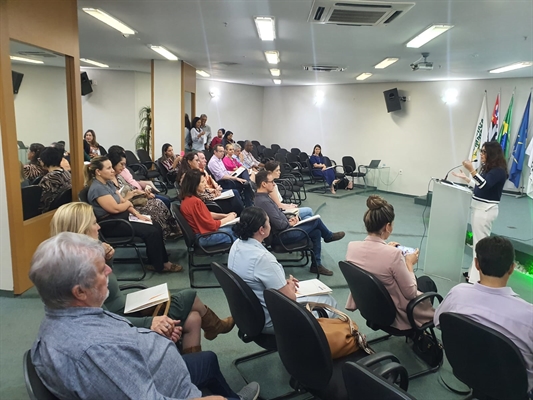 Autoridades políticas e empresariais acompanharam o lançamento do programa na manhã de ontem em Votuporanga (Foto: A Cidade)