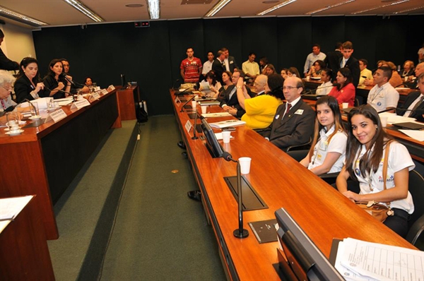Reunião com governo avança em favor das entidades
