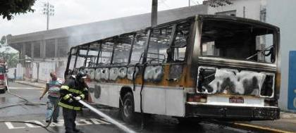 Depois de quatro carros, ônibus é indenciado
