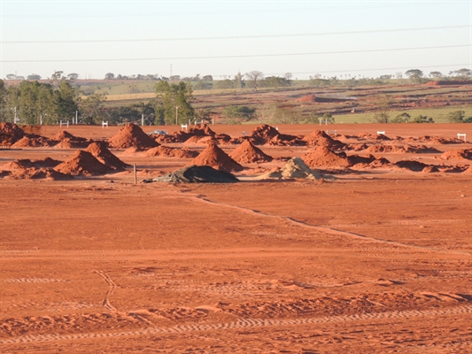Obras estão ainda em alicerce; chuvas têm atrapalhado o andamento da construção