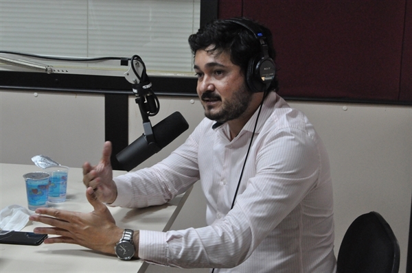 Jorge Seba sofre mais uma baixa em seu primeiro escalão: sai Marcelo Batista e entra Silvia Letícia de Faria na secretaria de Educação  (Foto: A Cidade) 