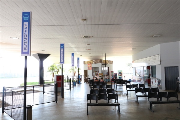 Na obra, foram reformados os banheiros e o forro, substituída a iluminação antiga por LED, bem como reforma da iluminação externa e pintura geral (Foto: Prefeitura de Votuporanga)