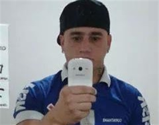 Ele teria continuado a desobedecer a ordem da polícia mesmo após levar um tiro no pé (Foto: Reprodução/Facebook)