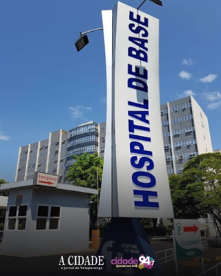 Ferida, a jovem conseguiu pedir ajuda e foi socorrida por moradores da região, sendo imediatamente encaminhada ao HB (Foto: Hospital de Base)