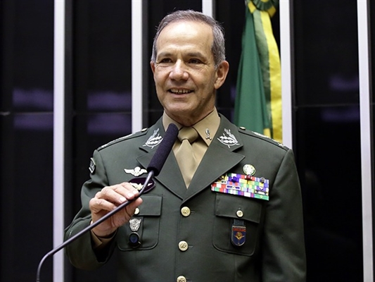 Na entrevista à Cidade FM, o deputado Peternelli explicou por que defende a elaboração de um imposto único no Brasil (Foto: Câmara dos Deputados)