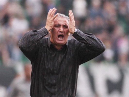 Pior time do returno, Corinthians vê defesa ruir