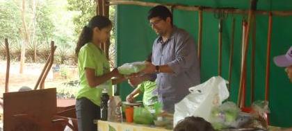 Saev Ambiental entrega uniformes para jovens 