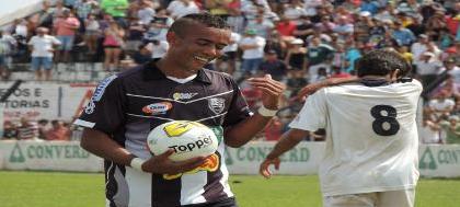 Artilheiro Romário acerta com o Mogi Mirim
