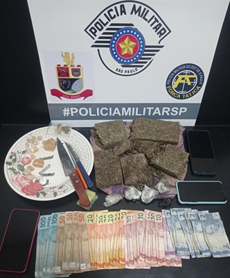 Trio foi surpreendido manipulando entorpecentes em ponto de tráfico já conhecido da PM, na zona Norte de Votuporanga (Foto: Divulgação)