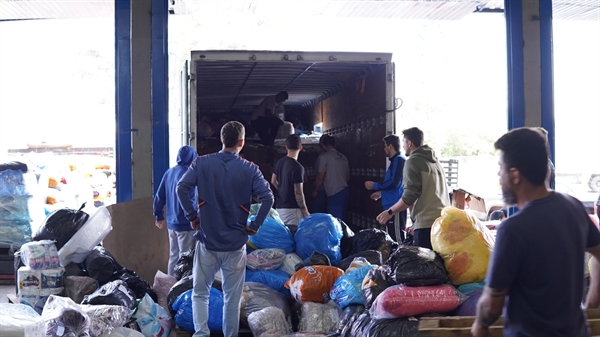 Donativos recebidos no Centro de Distribuição organizado pela Sicredi Origens em Gravataí/RS. (Foto: Sicredi)