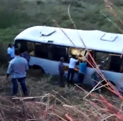 Um homem morreu e 22 pessoas ficaram feridas após ônibus cair em ribanceira — Foto: Arquivo Pessoal