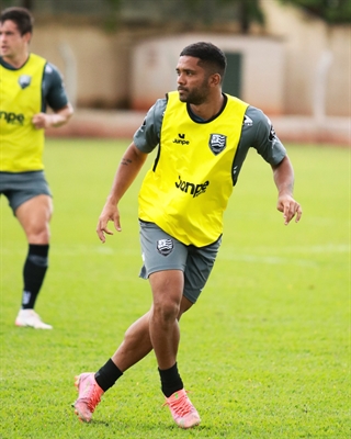Marcos Nunes em treinamento do Clube Atlético Votuporanguense que se prepara para a Série A2 (Foto: CAV)