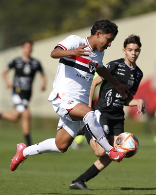 Votuporanguense e São Paulo se enfrentam na manhã de hoje pelo Campeonato Paulista Sub-15 (Foto: Miguel Schincariol/São Paulo FC)
