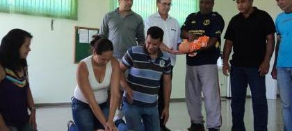 Funcionários do Assary em treinamento com bombeiros