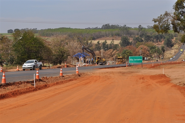 Depois de décadas de reivindicações e acidentes, a Vila Carvalho, um dos mais antigos povoados de Votuporanga ganhou um trevo seguro de acesso (Foto: A Cidade)