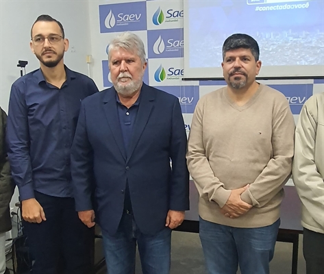 Marcelo Cambrais, novo superintendente da Saev, ao lado de Jorge Seba e de Gustavo Vilela (Foto: A Cidade) 