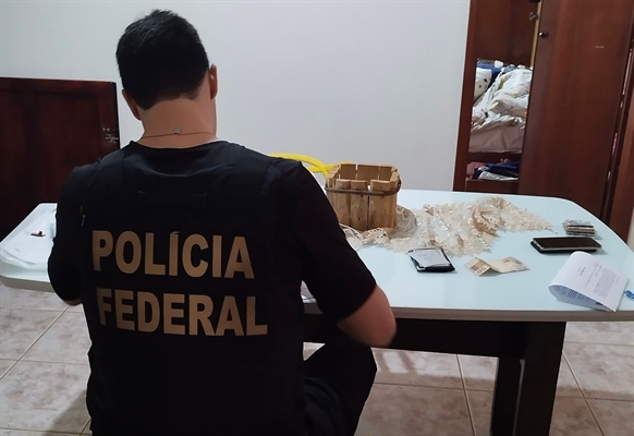 Policiais federais cumpriram mandados de busca e apreensão nesta sexta-feira,(27), em Votuporanga contra dois investigados pelo crime  (Foto: Divulgação) 