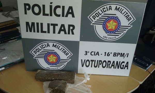 A sacola com a droga foi apresentada na DISE e apreendida, no total, foram 0,428 kg de entorpecentes  (Foto: Divulgação/Polícia Militar)
