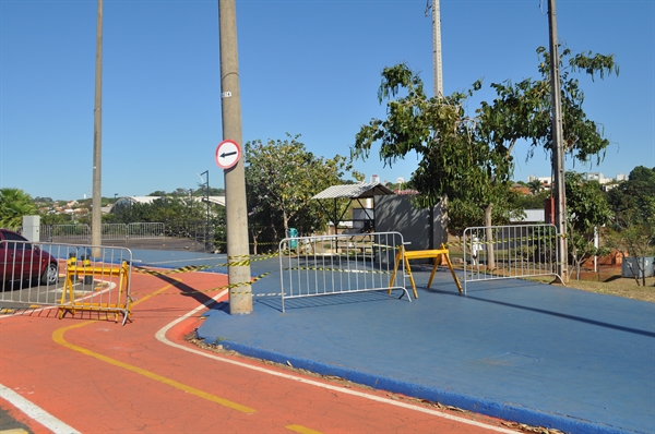 Foram interditadas desde as pistas de caminhada, campos, parquinhos e até mesmo as ciclovias  (Foto: Fernanda Cipriano/A Cidade)