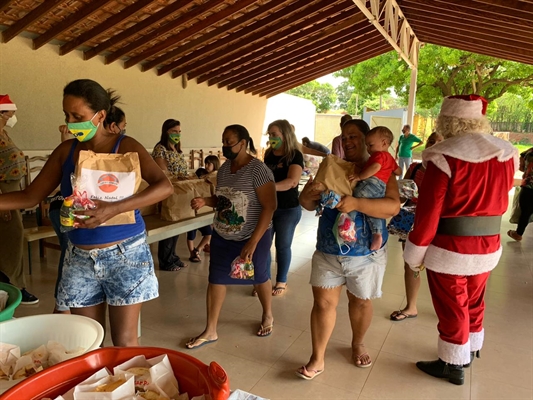 Ontem foi o início das entregas das cestas de natal para assistidos de entidades beneficentes de Votuporanga  (Foto: A Cidade)