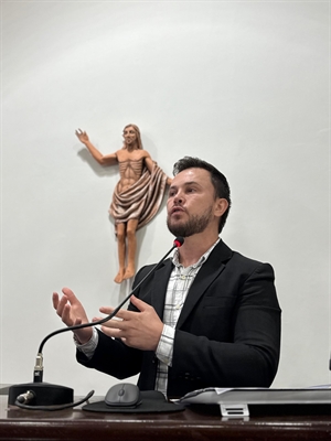 Emerson Pereira apresentou um projeto para limitar a quantidade de viagens feitas por vereadores com dinheiro público (Foto: Assessoria)