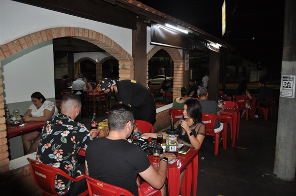  Determinações do estado para o fechamento de bares às 20h não afesta Votuporanga (Foto: A Cidade)
