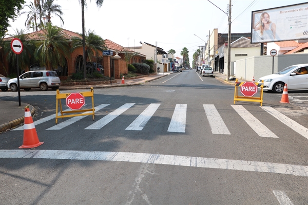 A Secretaria Municipal de Trânsito precisou fazer adequações na sinalização após um acidente na rua Tibagi (Foto: Prefeitura de Votuporanga )
