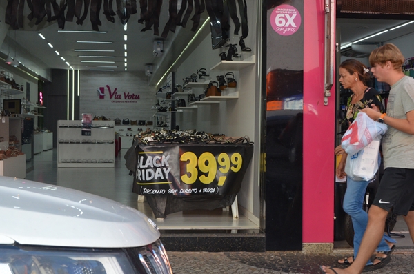 Comércio de Votuporanga já está preparado para a Black Friday e o Procon também quer que os consumidores estejam preparados (Foto: A Cidade)