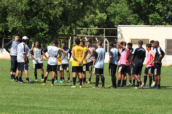 Votuporanguense realiza treinos com bola
