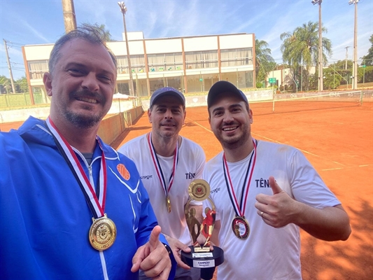 O tênis de Votuporanga, campeão dos Regionais, foi composto por Dudu Nespoli, Thiago Vacari e Rafael Micelli (Foto: Divulgação)